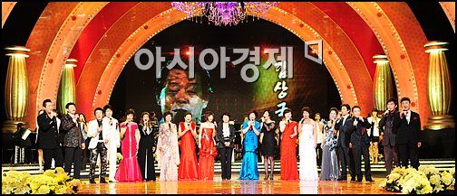 [포토]한자리 모인 '가요무대 사반세기'의 주역들