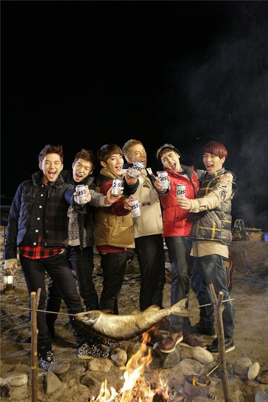 오비맥주, 2PM과 새 광고 가을 스포츠편 방영