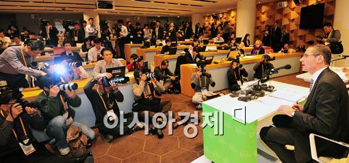[포토] 기자회견 갖는 디틀레프 엥겔