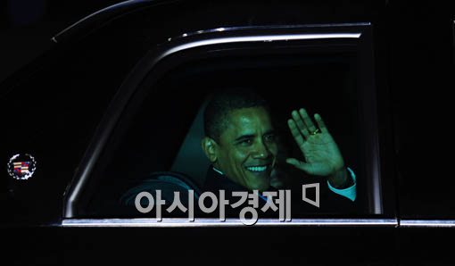 [포토] 반갑게 손흔드는 오바마 美 대통령