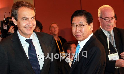 [포토] 스페인 총리와 인사나누는 정준양 회장