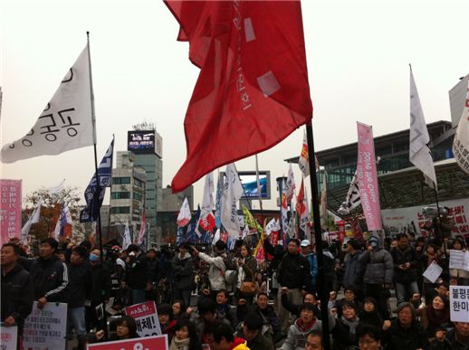 [G20] 서울역에서 '안티 G20 ' 집회.. 남영역 행진 시작