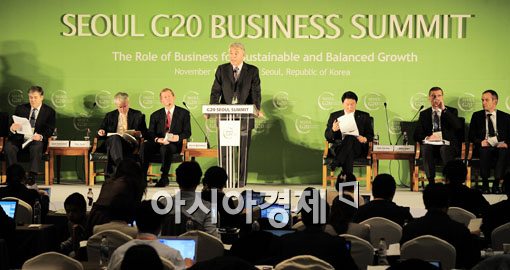 [포토] 기자회견 갖는 피터 브라벡 네슬러 회장