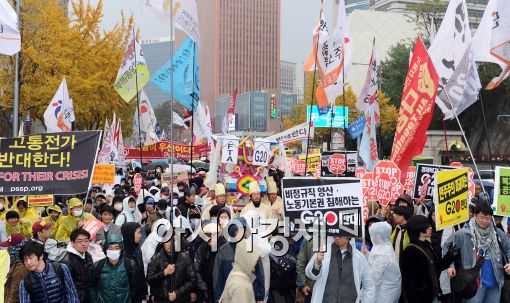 [포토]거리로 나선 G20 반대 집회자들