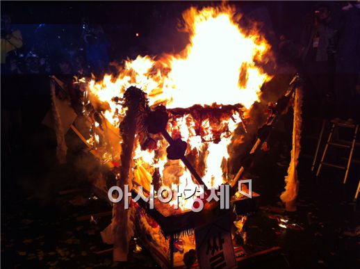 [포토] G20반대 집회 불타는 꽃상여