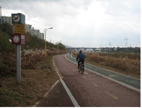 송파구 성내천변 자전거도로 