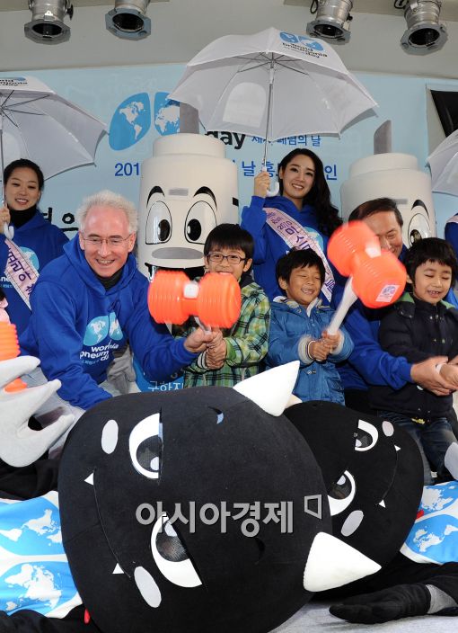 [포토]한국암웨이, ‘세계 폐렴의 날’ 캠페인