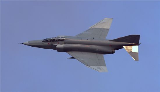 전북 전주서 공군 RF-4 정찰기 추락(2보)