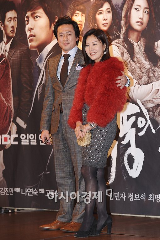 [포토]손창민-최명길, 다정한 포즈