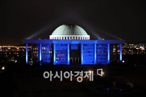 [포토]푸른등 켜진 국회의사당
