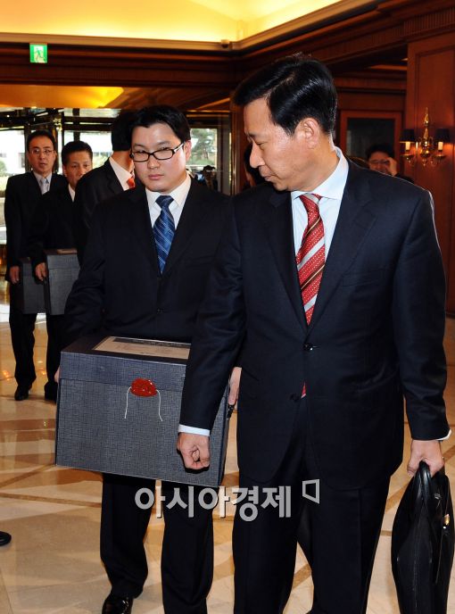 [포토]입찰장으로 향하는 현대그룹