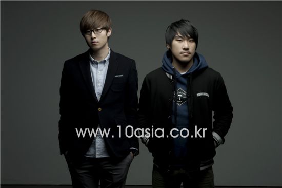 From left, No Reply members Kwon Soon-kwan and Jung Wook-jae [Lee Jin-hyuk/10Asia]