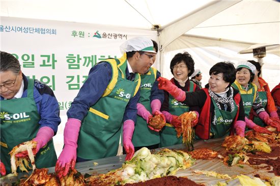 [포토]수베이 S-Oil CEO "김장김치 맛있어요"