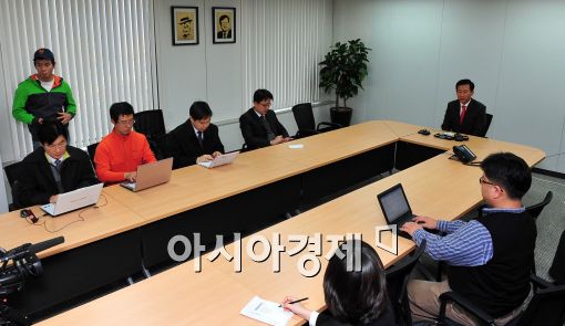 [포토]밝은 표정의 진정호 현대그룹 상무 