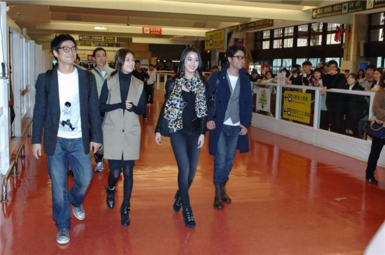 Stars of MBC's "Dong Yi - Jewel in the Crown" arrive in Taiwan. [N.O.A Entertainment]