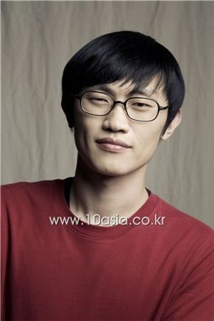 Duk-won (vocal, bass) [Lee Jin-hyuk/10 Asia]