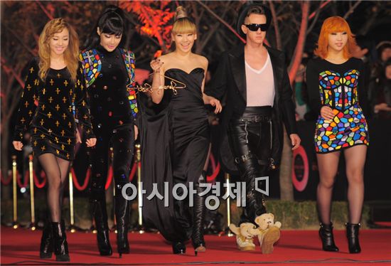[PHOTO] 2NE1 arrive at Style Icon Awards