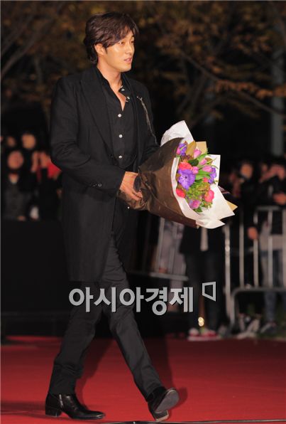 [PHOTO] So Ji-sub arrives at Style Icon Awards