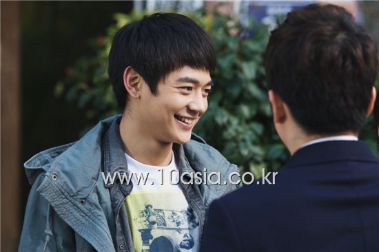 [PHOTO] SHINee Minho films scenes for "Pianist"