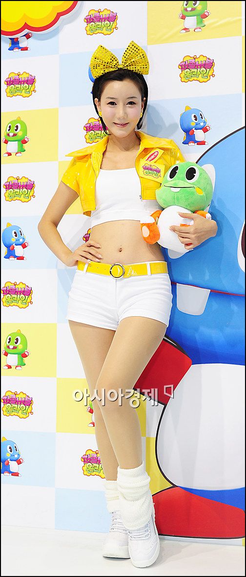 [포토]레이싱걸 이사랑, 지스타 빛내는 깜찍함