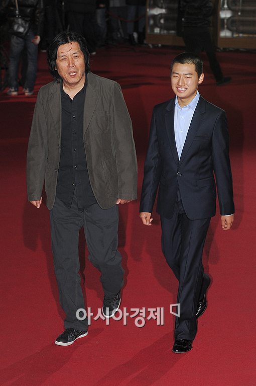 영화 '시'의 이창동 감독(왼쪽)과 배우 이다윗