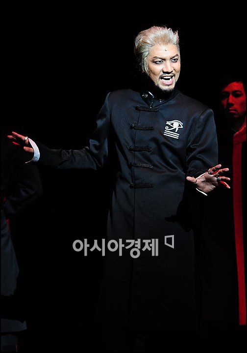 [포토]'아이다' 열연펼치는 문종원