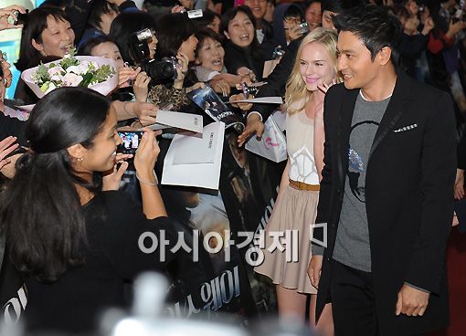 Kate Bosworth and Jang Dong-gun [Han Youn-jong/Asia Economic Daily]
