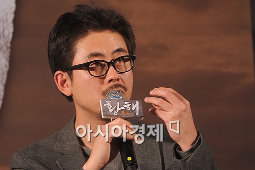 [포토]질문에 답하는 나홍진 감독