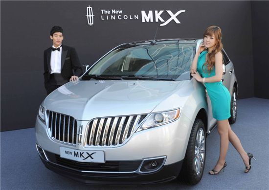 "스마트폰처럼 車도 터치해요" 뉴 링컨MKX 전격 출시