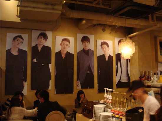 2PM cafe in Mandoka cafe of Shibuya of Tokyo, Japan [JYP Entertainment]