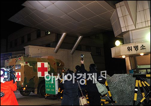 [연평도발]국군수도병원 속속 도착하는 부상 병사들