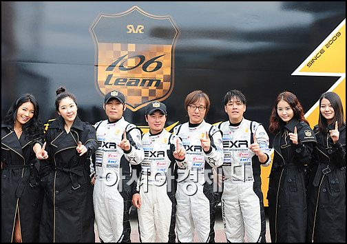 [포토]류시원 '내년에도 슈퍼레이스 1위 할께요!'