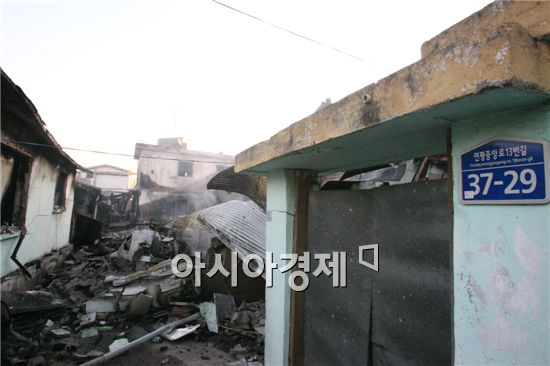 [연평도발] 북한군 포격으로 붕괴된 연평도 주택