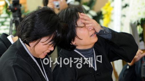 [연평포토]오열하는 故 서정우 하사 母