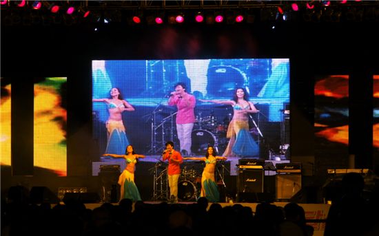 박지민 "남자가수가 군부대 공연 휘어잡는법? 섹시 백댄서!"