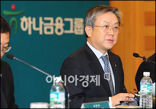 [포토]외환은행 인수 기자회견 갖는 하나금융 김종열 사장