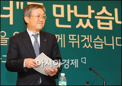[포토]하나금융 김종열 사장 '외환은행과 함께 뛰겠습니다'
