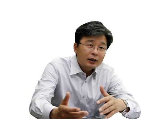 김우영 은평구청장은 주민참여 예산제 도입 등 행정에 주민참여 확대를 위해 적극적으로 움직여 좋은 평가를 받고 있다.