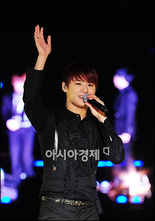 [포토]JYJ 준수 '여러분, 안녕하세요?'