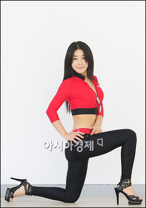 [포토]레이싱걸 이율리, 빛나는 꿀벅지