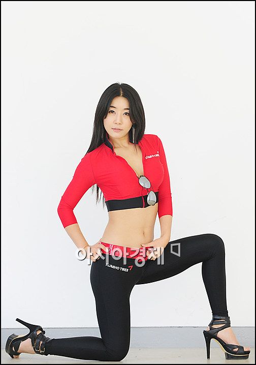 [포토]레이싱걸 이율리, 빛나는 꿀벅지