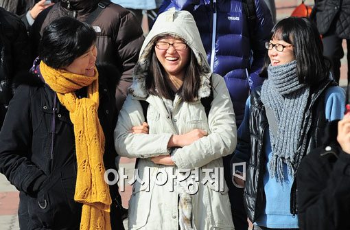 [포토] '시험 끝, 활짝 웃는 수험생'