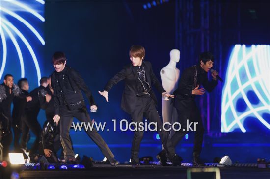 [PHOTO] JYJ performs at concert