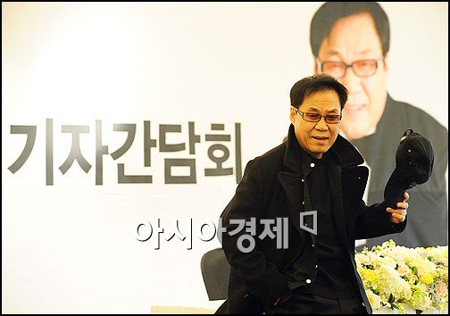 [MBC연기대상]조영남, 라디오부문 최우수상 수상