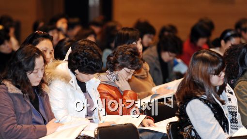 [포토]대입설명회 귀 기울이는 학부모들!