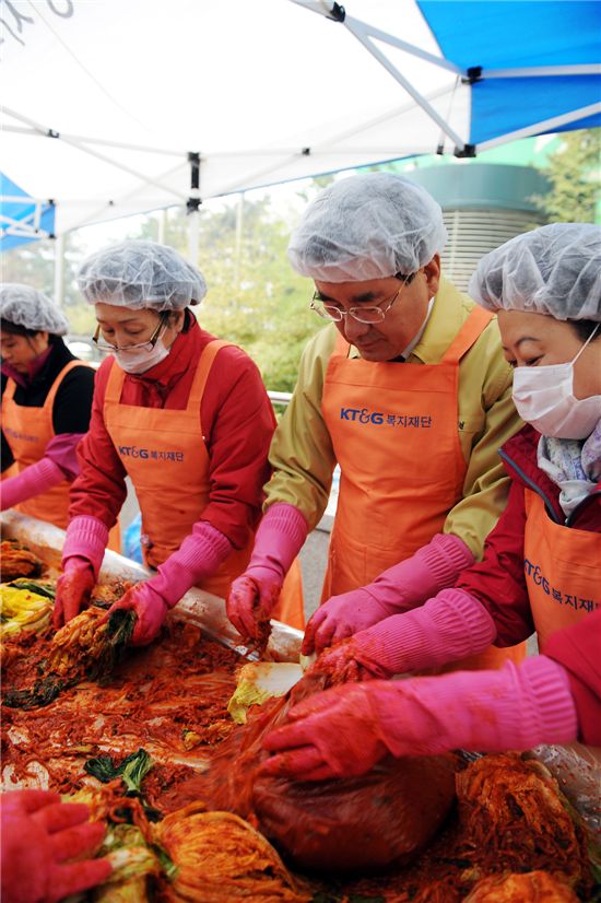 동대문구, KT&G와 함께 김장 담기 행사 열어 