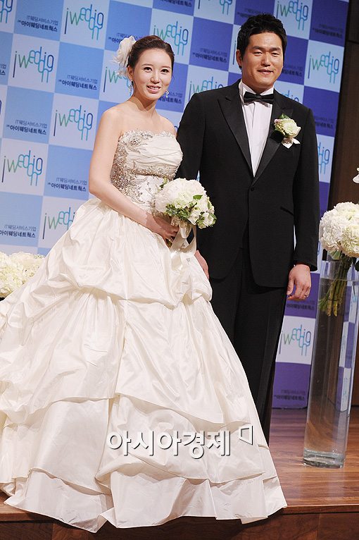 [포토]최희섭-김유미 '저희 결혼합니다'