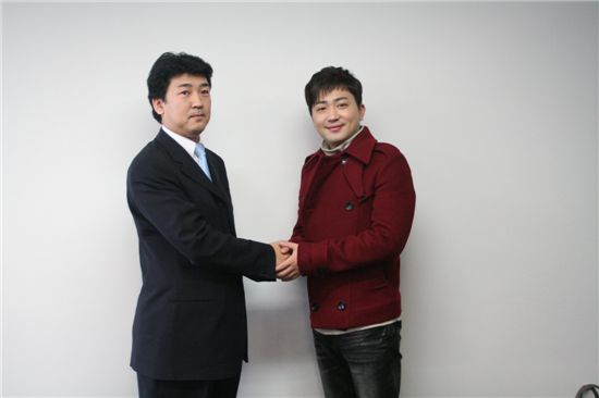 사진=어빙의 오기노 마사루 대표(좌)와 박현빈
