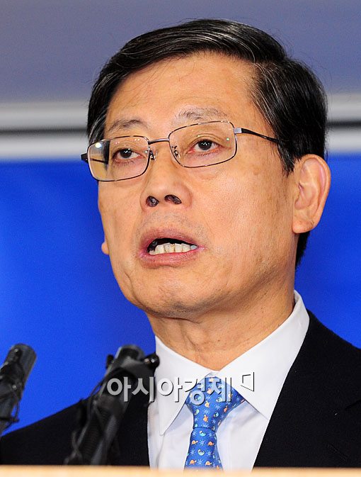 [포토] 김황식 총리, '연평도 복구 비용 즉시 집행'