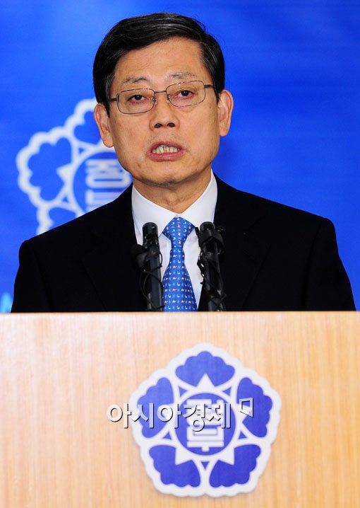 [포토] 연평도 복구 계획 발표하는 김황식 총리